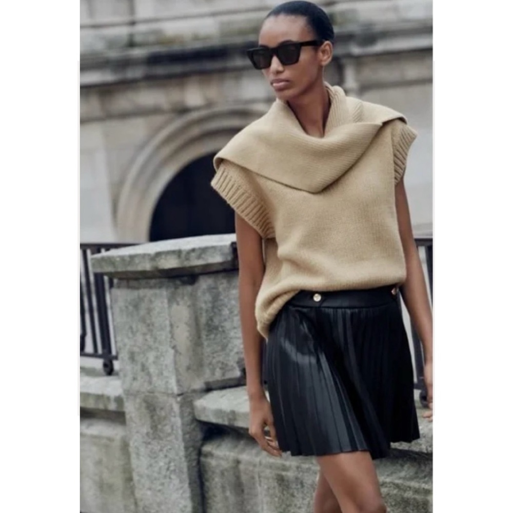 NWT Zara Faux Leather Pleated Skirt Size Medium